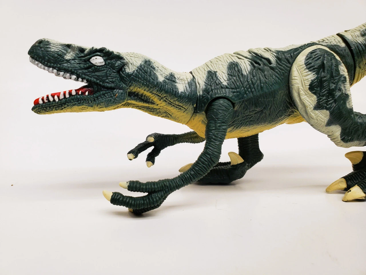 Hasbro Kenner Jurassic Park JP13 Velociraptor (no Package) 3 Hasbro Kenner Jurassic Park JP13 Velociraptor (no Package)