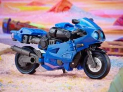 Hasbro Transformers Generations Legacy Deluxe Class Prime Universe Arcee Action Figure -Hasbro 5010993974900e 49871718 ba1c 44dc 99c5 506ce1064857