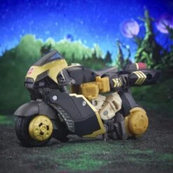 Hasbro Transformers Generations Legacy Evolution Deluxe Class Prowl Action Figure -Hasbro 5010994202286e